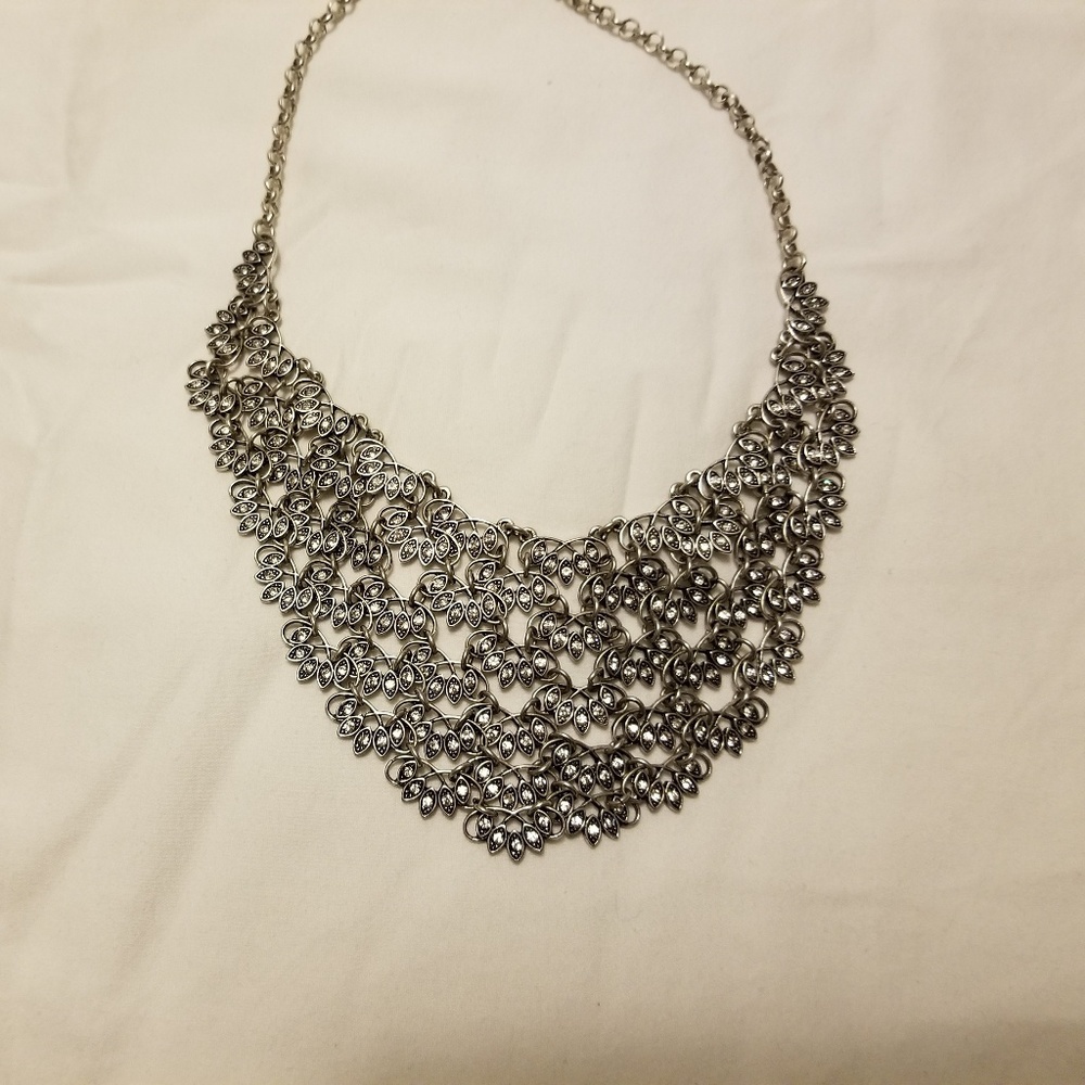 Crystal Bib Necklace in Intertwined Flower Pattern